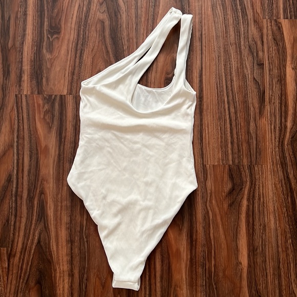 L*Space Phoebe One Piece Classic - Picture 10 of 16